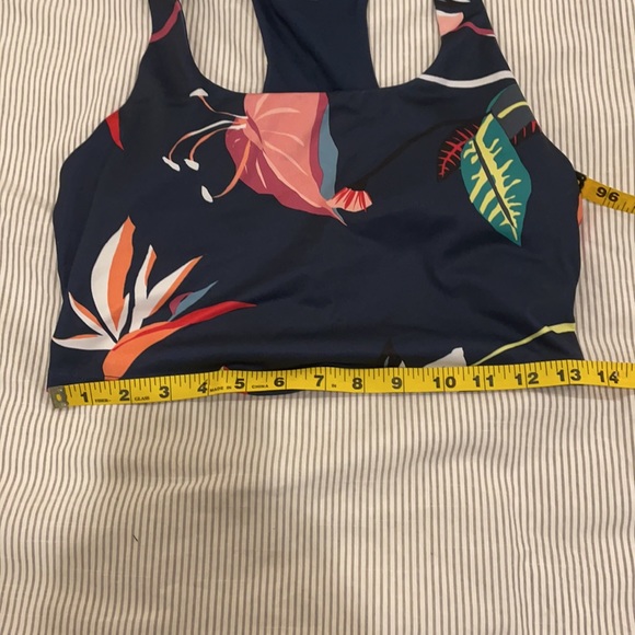 Assorted crop sports bras x 3 - Picture 10 of 15